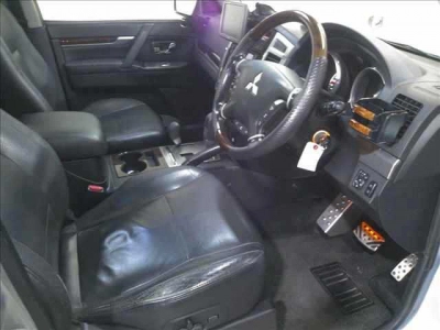 MITSUBISHI PAJERO