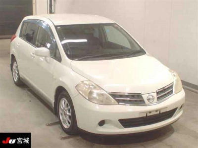 NISSAN TIIDA