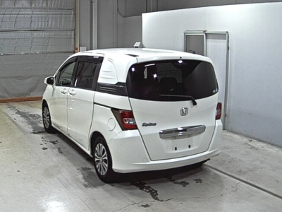 HONDA FREED SPIKE