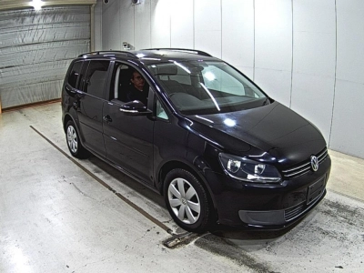 VOLKSWAGEN GOLF TOURAN