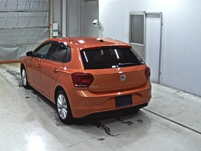 VOLKSWAGEN POLO