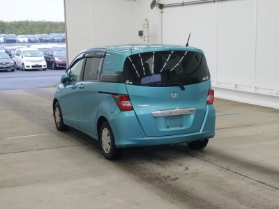 HONDA FREED SPIKE