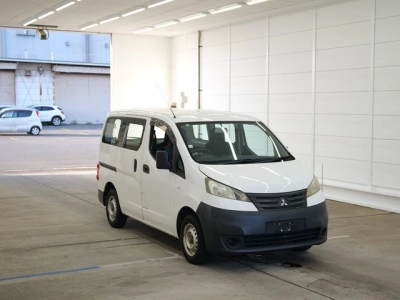 MITSUBISHI DELICA WAGON