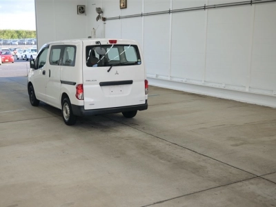MITSUBISHI DELICA WAGON
