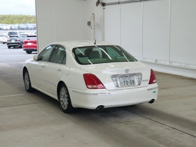 TOYOTA CROWN MAJESTA