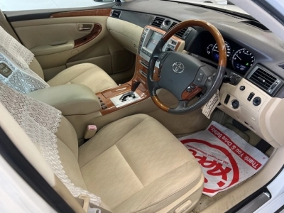 TOYOTA CROWN MAJESTA