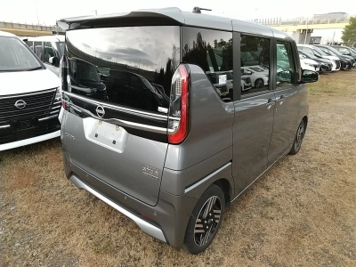 NISSAN ROOX