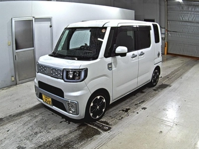 DAIHATSU WAKE