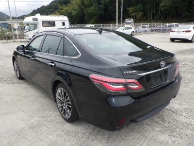 TOYOTA CROWN HYBRID
