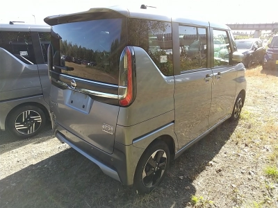 NISSAN ROOX