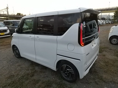 NISSAN ROOX