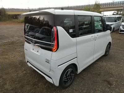 NISSAN ROOX