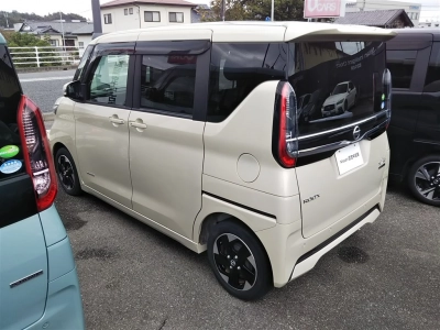 NISSAN ROOX