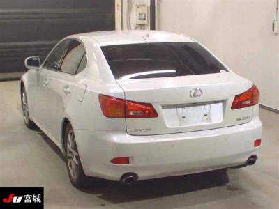 LEXUS IS