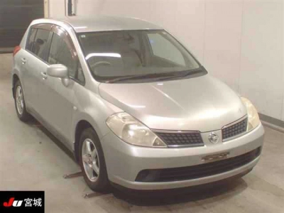 NISSAN TIIDA