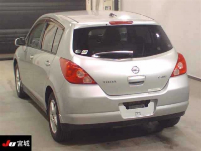 NISSAN TIIDA
