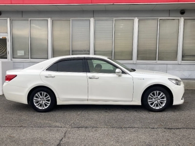 TOYOTA CROWN HYBRID