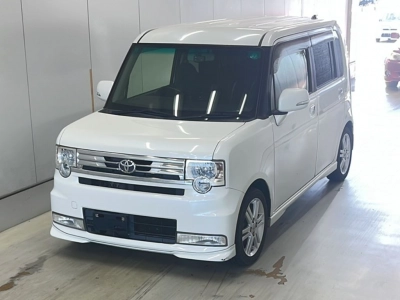 TOYOTA PIXIS SPACE