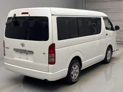 TOYOTA HIACE WAGON