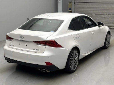 LEXUS IS