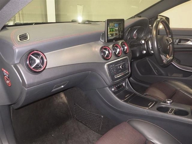MERCEDES BENZ CLA