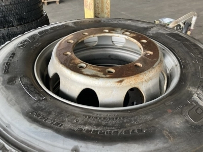 OTHER  TIRE SET 
