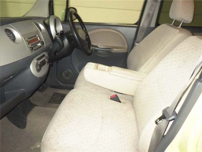 DAIHATSU MOVE LATTE