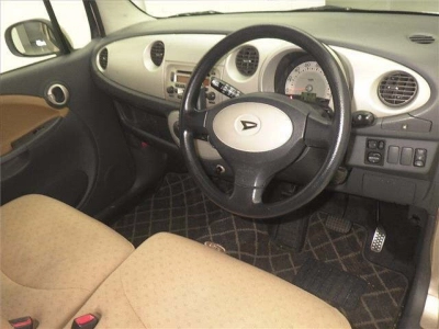 DAIHATSU MOVE LATTE