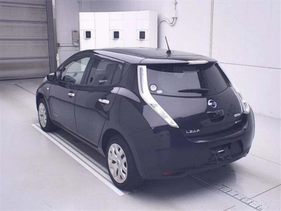 NISSAN LEAF