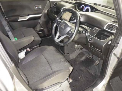 MITSUBISHI DELICA D:2