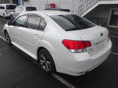 SUBARU LEGACY B4
