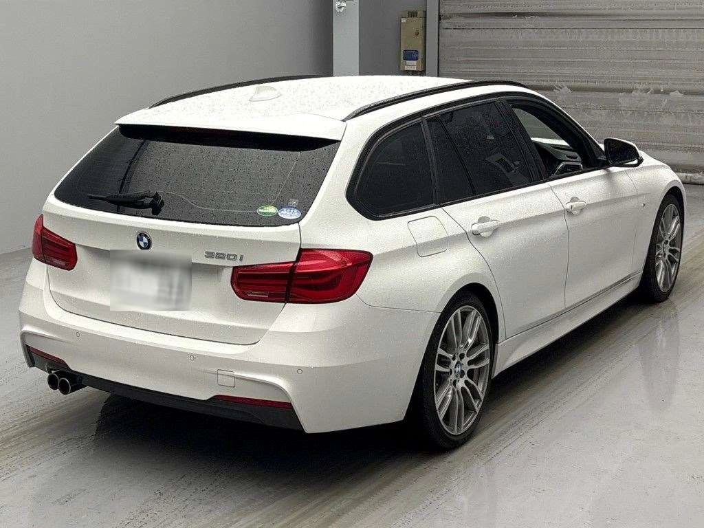 BMW 3 SERIES