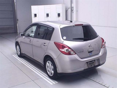 NISSAN TIIDA