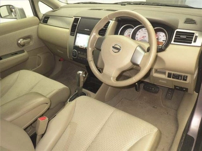 NISSAN TIIDA