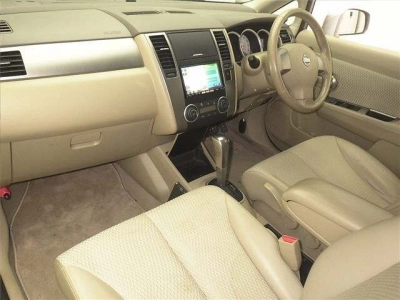 NISSAN TIIDA