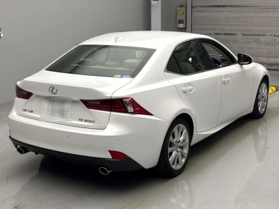 LEXUS IS