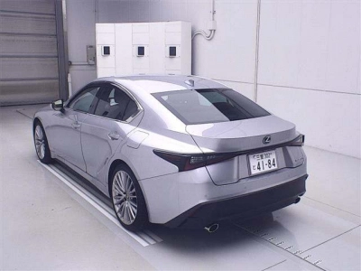 LEXUS IS