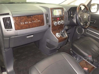 MITSUBISHI DELICA D:5