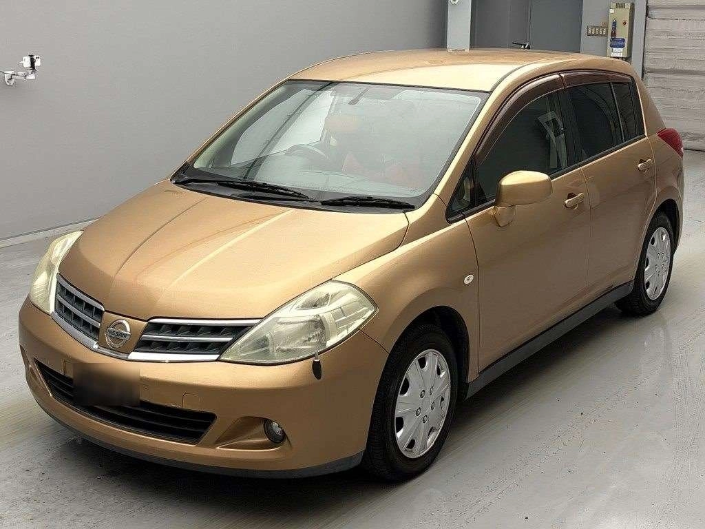 NISSAN TIIDA