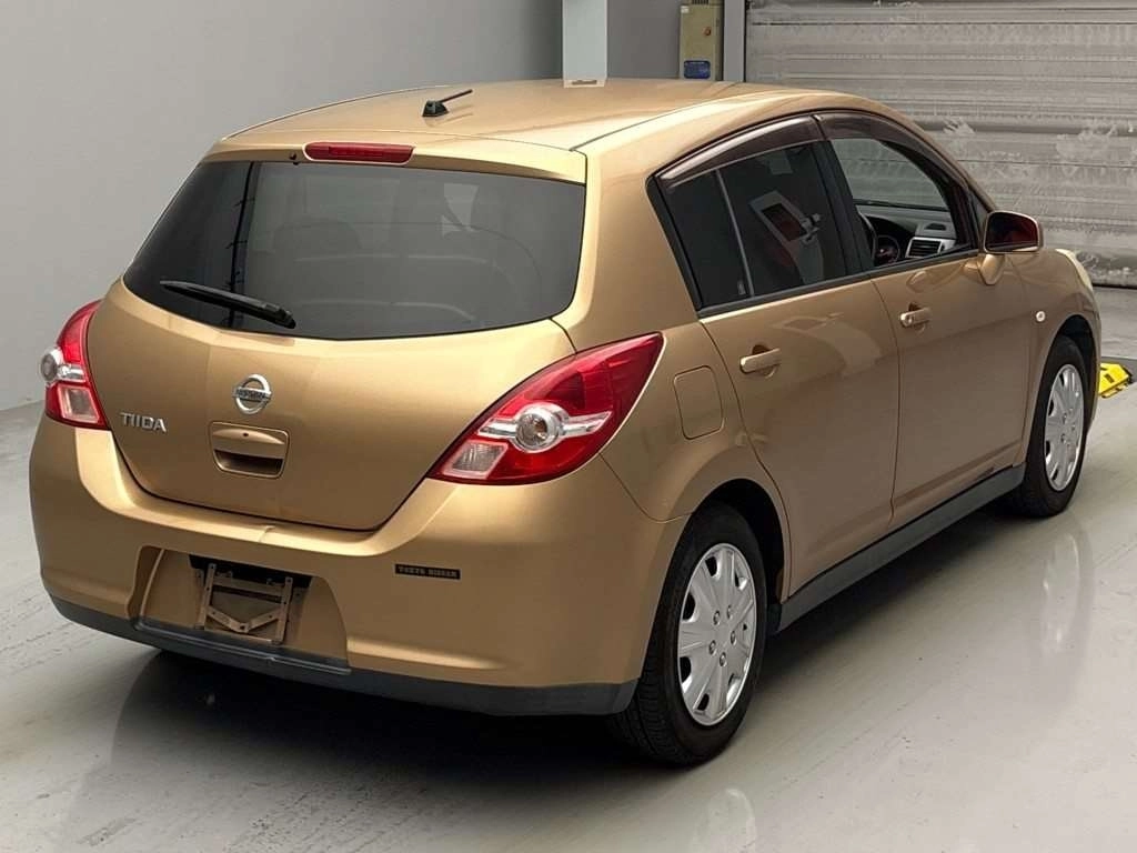 NISSAN TIIDA