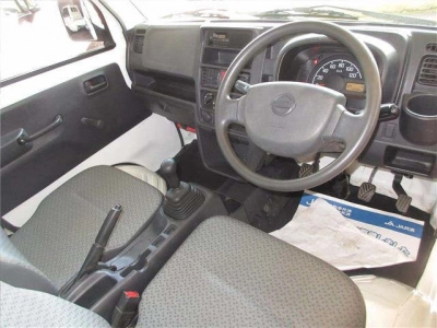 NISSAN NT100 CLIPPER
