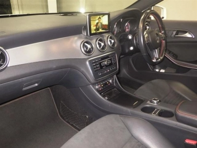 MERCEDES BENZ GLA