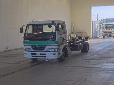 NISSAN UD