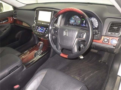 TOYOTA CROWN MAJESTA