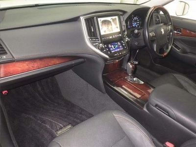 TOYOTA CROWN MAJESTA