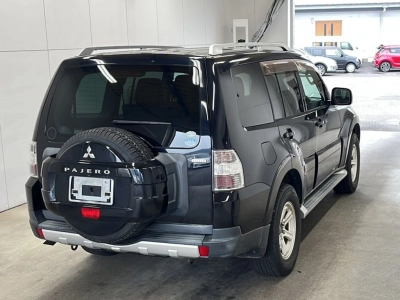MITSUBISHI PAJERO