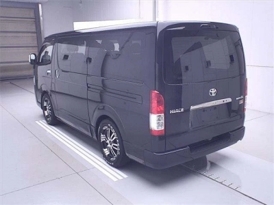 TOYOTA HIACE