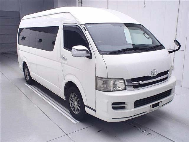 TOYOTA HIACE