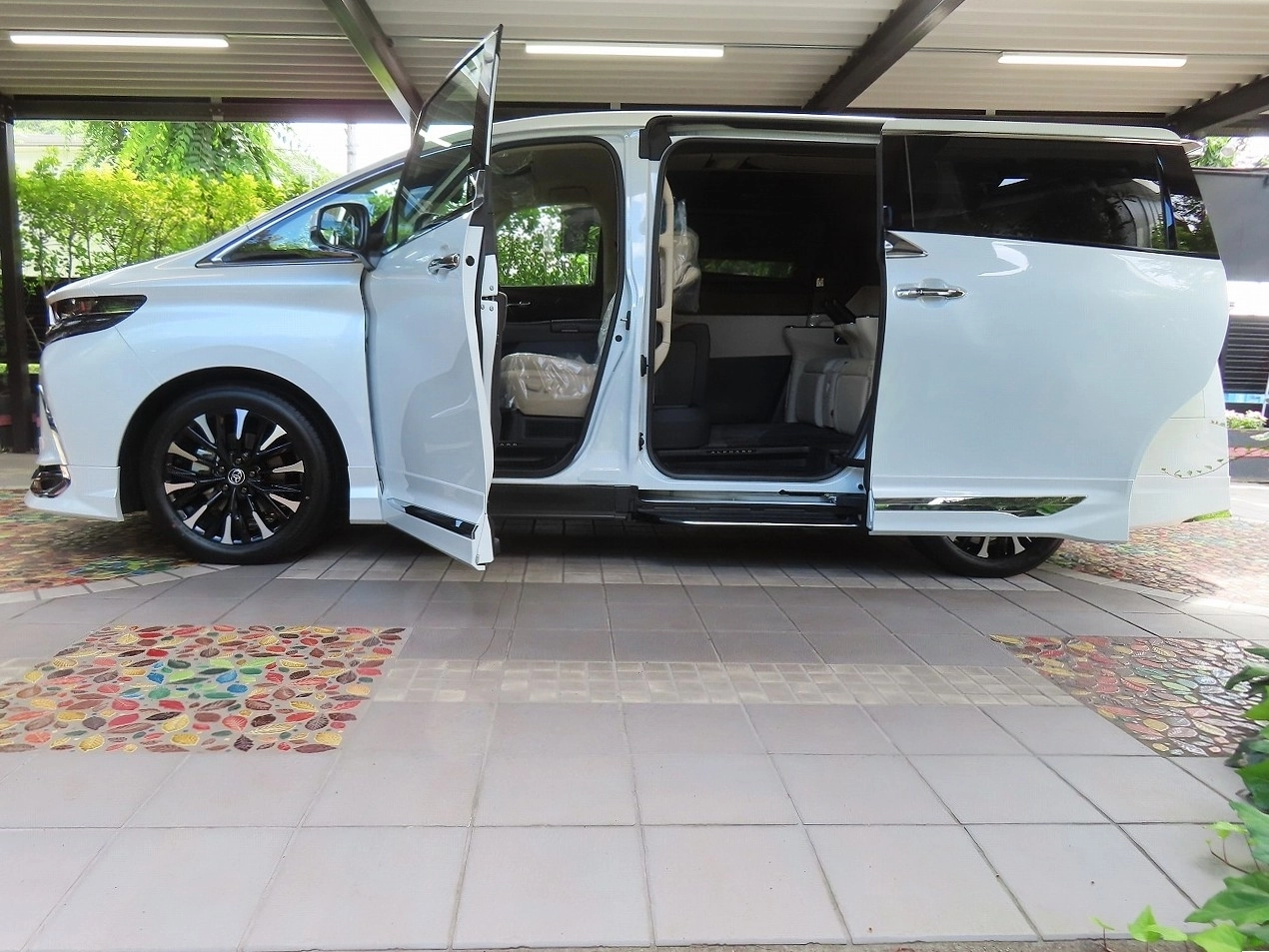 TOYOTA ALPHARD