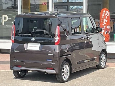 NISSAN ROOX